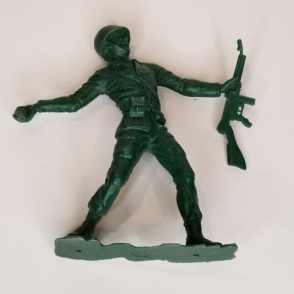 1964 Louis Marx Toy Green Army Soldiers Large 5"-6" with Guns Lot Of 4 - Picture 5 of 11